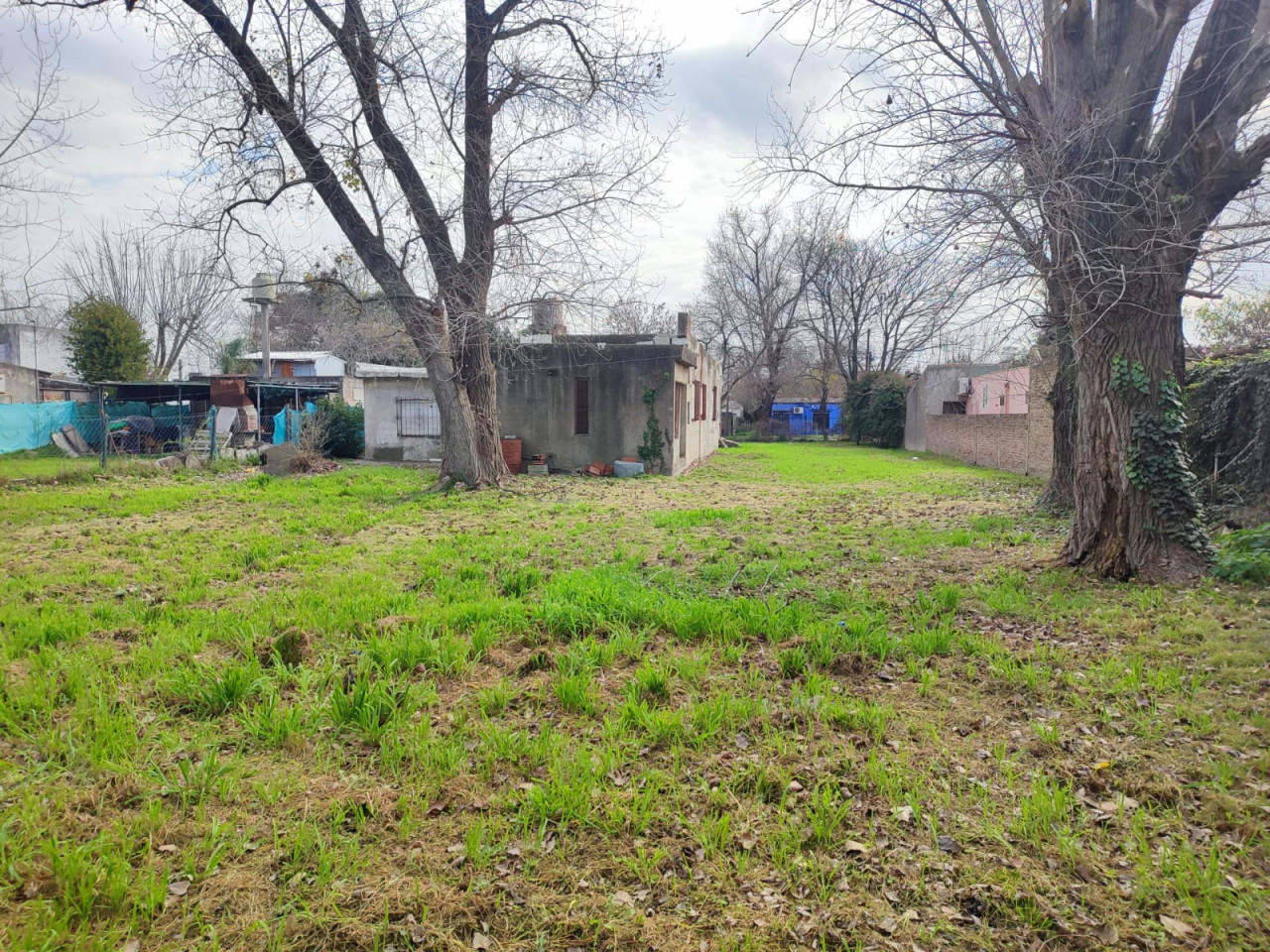 CASA 5 AMBIENTES EN JOSÉ C. PAZ,  EN 2 LOTES DE 10 X 57,6 C/U, EN JOSÉ C. PAZ, CON POSIBILIDAD DE DIVIDIR Y  HACER 3 DEPTOS, A 150 MTS DE JULIAN MARTEL Y A 800 MTS DE 197