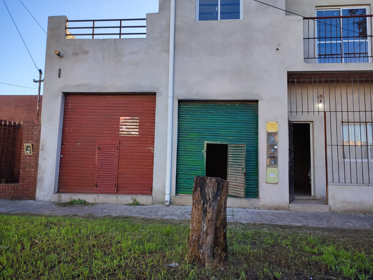 Dos locales en alquiler a 200 mts del hospital mercante